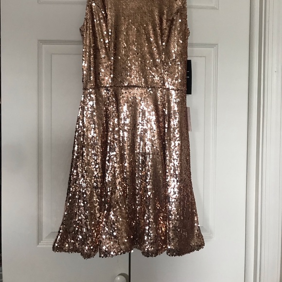 NWT Lulu’s rose gold sequin skater dress - Picture 4 of 8